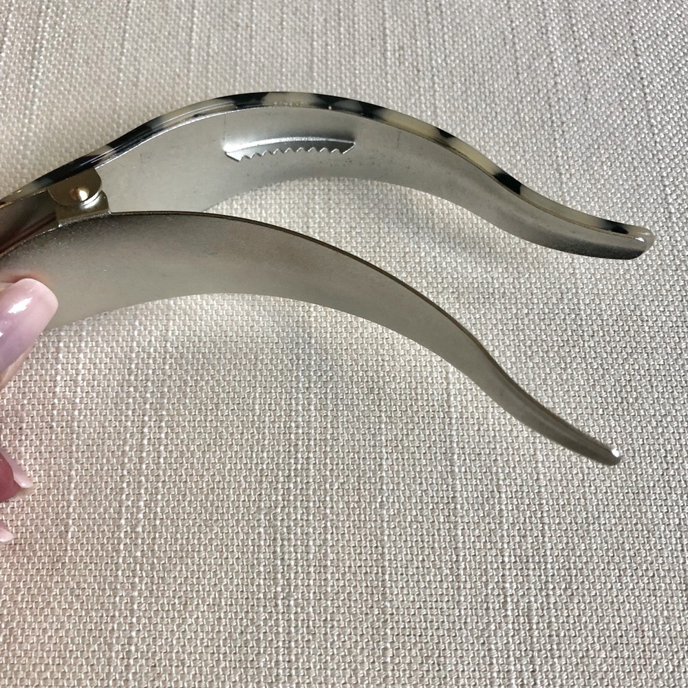 2 New Hair Clips - Picture 7 of 7